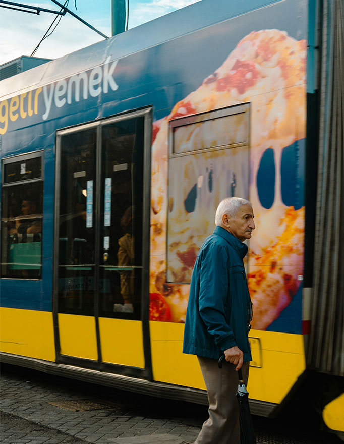 Public Transportation Advertising | KNKV Group 2
