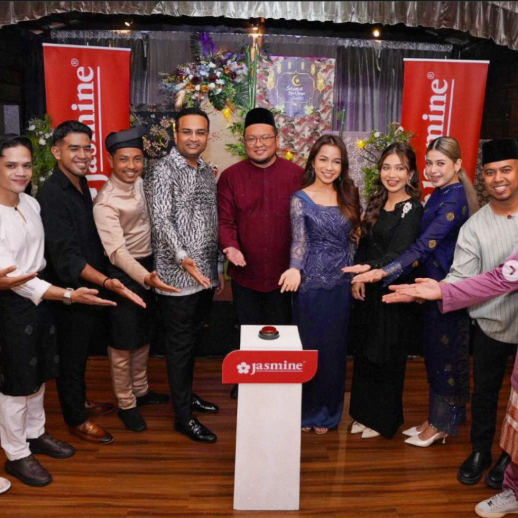 KNKV Group's Dapur Irama campaign featuring a couple cooking during Ramadan as part of Jasmine's viral Raya marketing campaign that generated 12 million views.