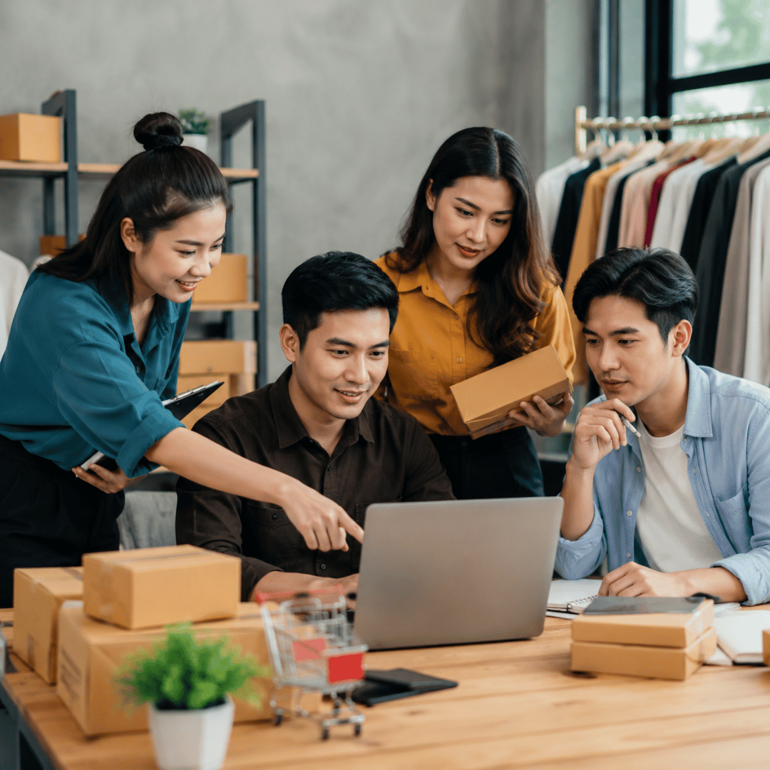 E-commerce service provider helping a business team manage online sales, products and digital growth